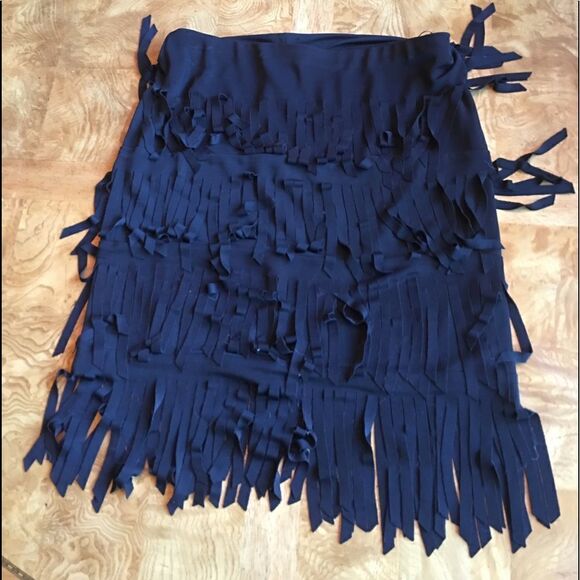 🎃- Cache Fringe Skirt - Picture 2 of 8